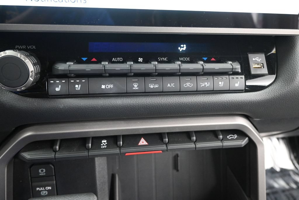 Used 2026 Toyota Tundra Limited AWD/4WD image 28