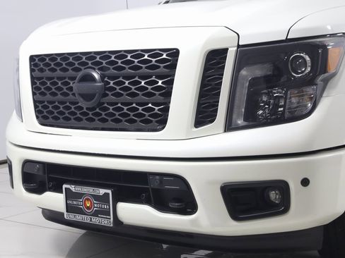 Used 2019 Nissan Titan SV w/ SV Convenience Package image 49