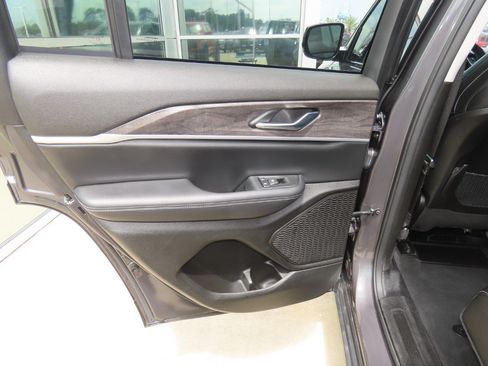 Used 2024 Jeep Grand Cherokee Limited AWD/4WD image 19