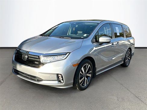 Used 2024 Honda Odyssey Touring image 3