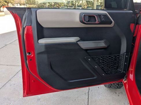 Used 2022 Ford Bronco Wildtrak image 13