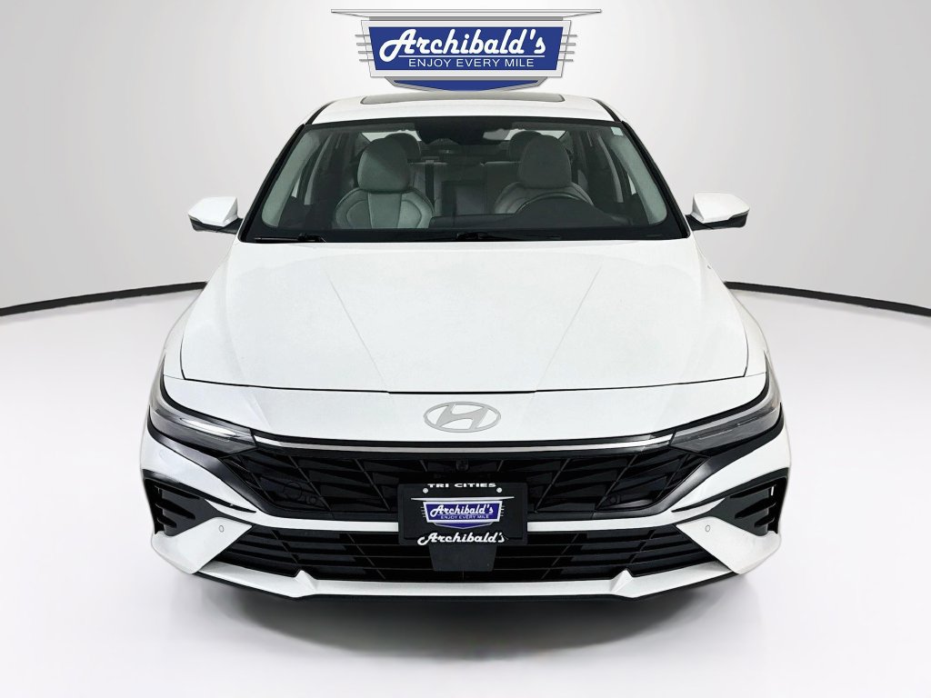 Used 2024 Hyundai Elantra Limited FWD image 2