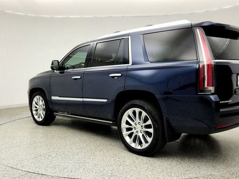 Used 2019 Cadillac Escalade Premium Luxury AWD/4WD image 7