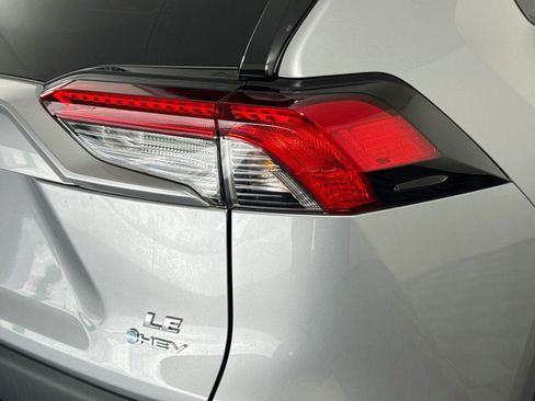 Used 2025 Toyota RAV4 LE AWD/4WD image 33