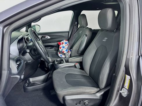 Used 2019 Chrysler Pacifica Touring Plus w/ S Appearance Package FWD image 11