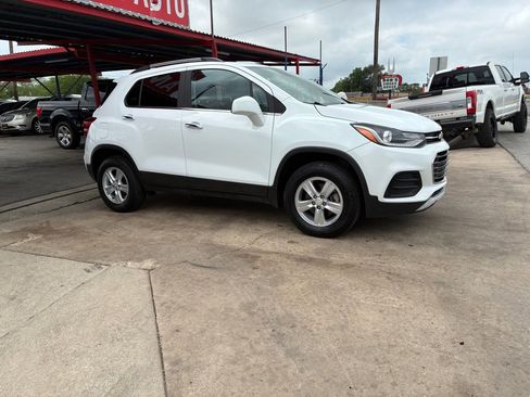 Used 2019 Chevrolet Trax LT w/ LT Convenience Package AWD/4WD image 13