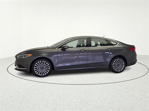 Used 2018 Ford Fusion SE w/ Fusion SE Technology Package image 4