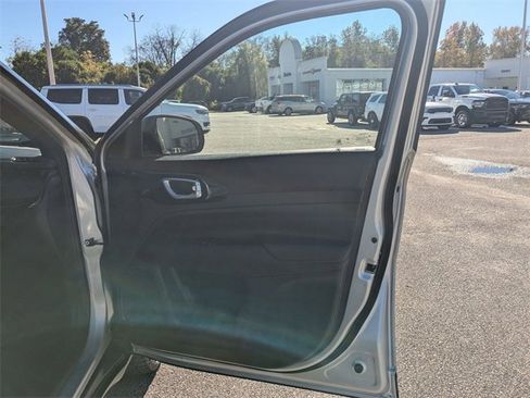 Used 2024 Jeep Compass Trailhawk image 31