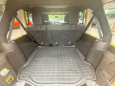 Used 2015 Jeep Wrangler Unlimited Sahara w/ Connectivity Group AWD/4WD image 33