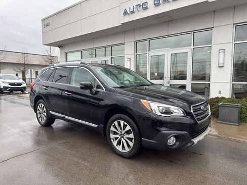 Used 2017 Subaru Outback 2.5i Touring image 1