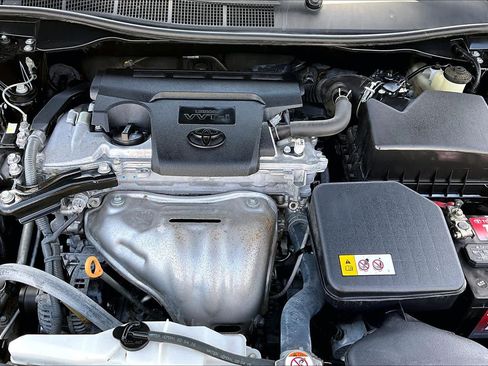Used 2017 Toyota Camry XSE w/ Moonroof Package FWD image 32