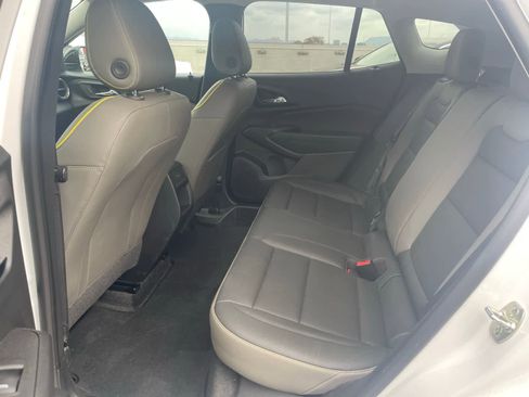 Used 2024 Chevrolet Trax ACTIV w/ Sunroof Package FWD image 5