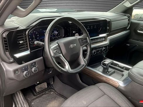 Used 2024 Chevrolet Silverado 1500 LT Trail Boss w/ Convenience Package II image 18