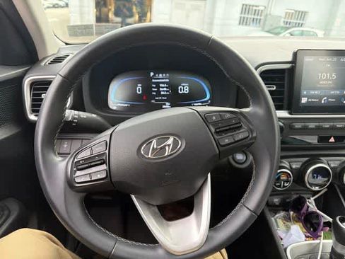 Used 2024 Hyundai Venue SEL FWD image 23