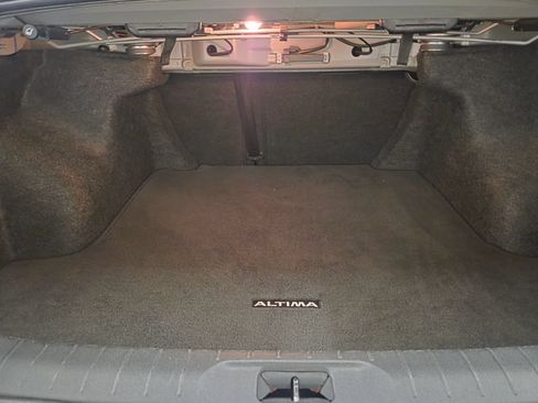 Used 2025 Nissan Altima 2.5 SV FWD image 35