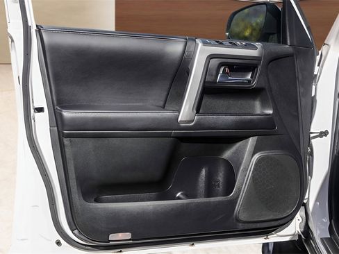 Used 2020 Toyota 4Runner SR5 Premium image 24