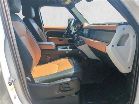 Used 2023 Land Rover Defender 110 X-Dynamic SE image 18