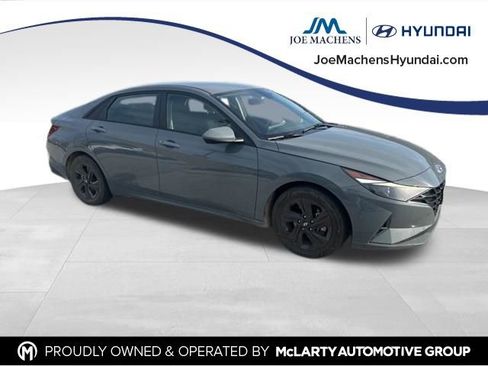 Used 2021 Hyundai Elantra SEL image 2