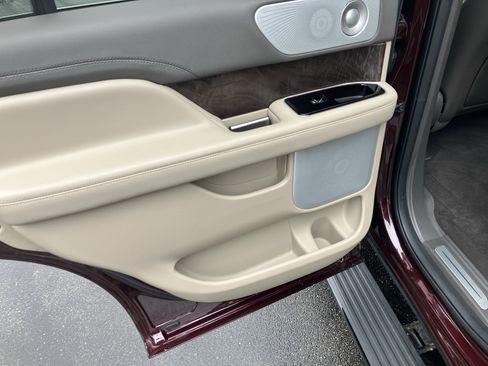 Used 2024 Lincoln Navigator Reserve image 17