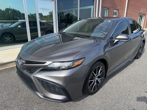 Used 2023 Toyota Camry SE FWD image 5