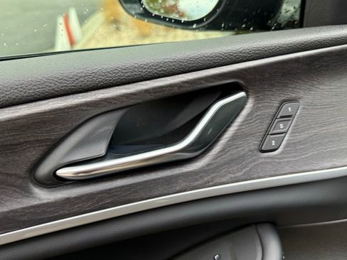 New 2025 Jeep Grand Cherokee Limited w/ Black Appearance Package image 13