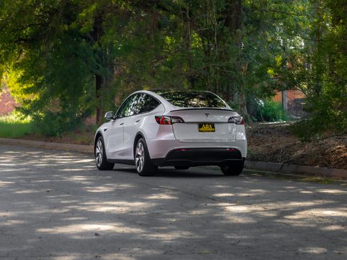 Used 2020 Tesla Model Y Long Range AWD/4WD image 46