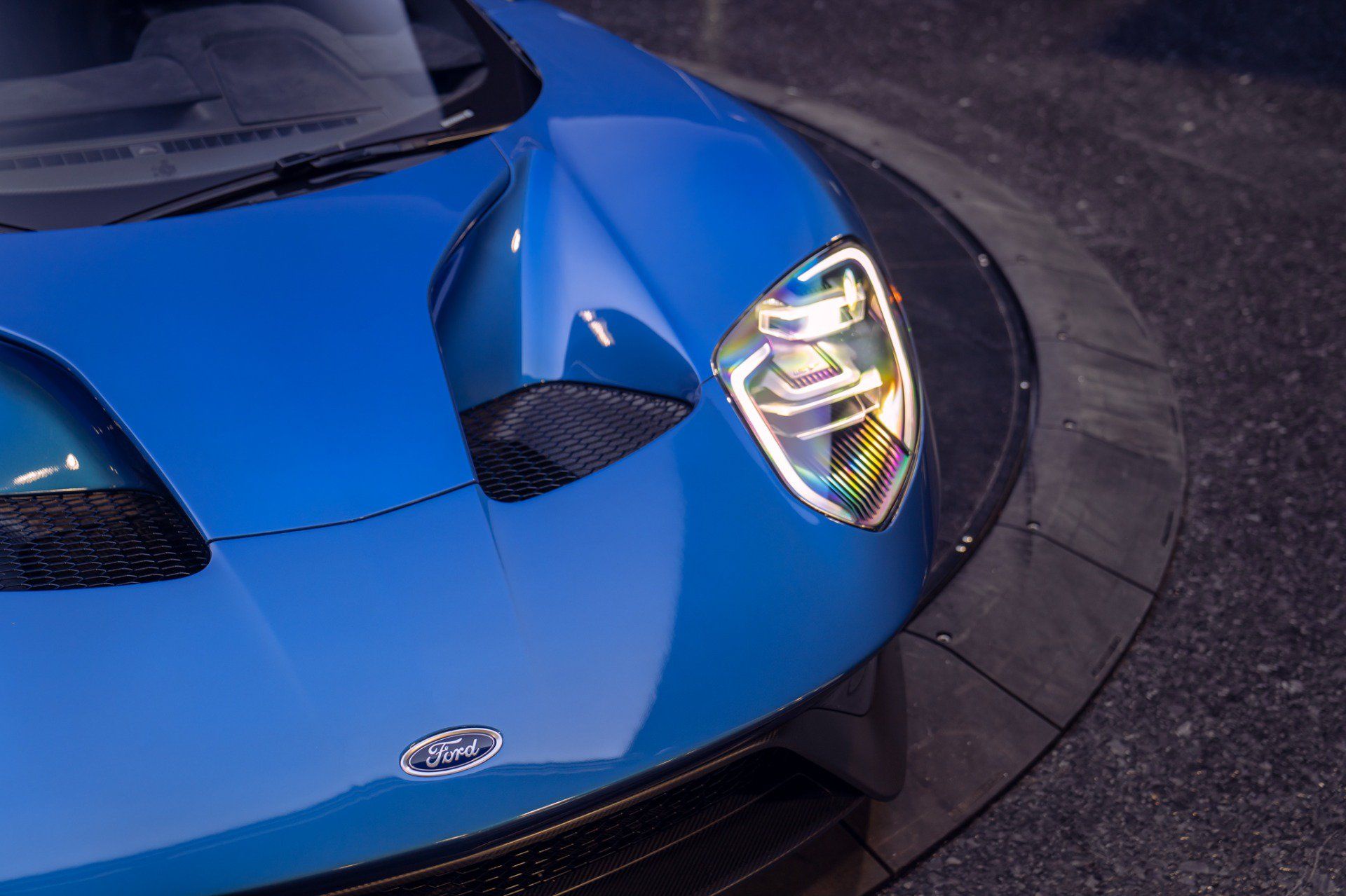 Used 2021 Ford GT RWD image 11