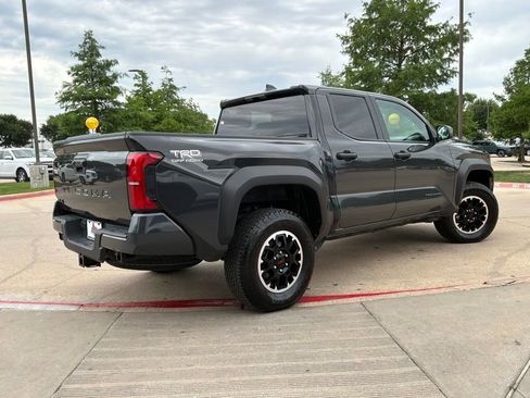 Used 2025 Toyota Tacoma TRD Off-Road AWD/4WD image 6