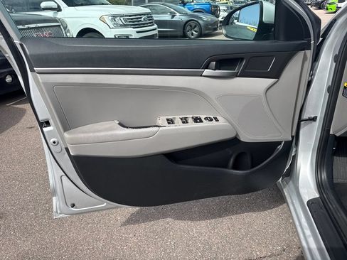 Used 2017 Hyundai Elantra SE FWD image 8