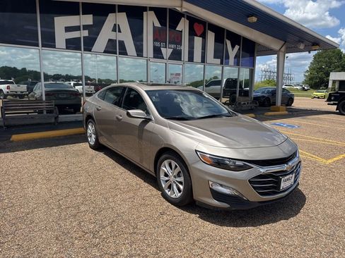 Used 2024 Chevrolet Malibu LT FWD image 1