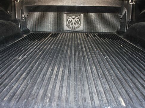 Used 2018 RAM 1500 Classic SLT image 47