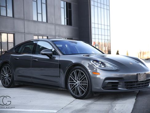 Used 2018 Porsche Panamera 4S image 19