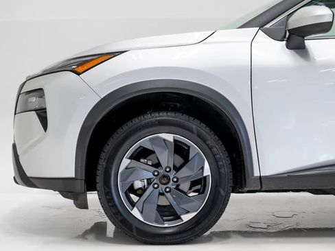 Used 2025 Nissan Rogue SV FWD image 28