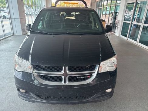 Used 2019 Dodge Grand Caravan SXT FWD image 2