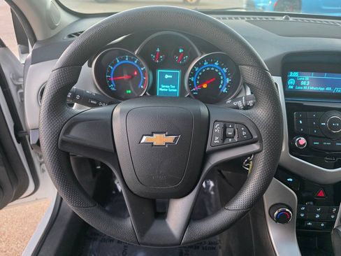 Used 2016 Chevrolet Cruze LS FWD image 32