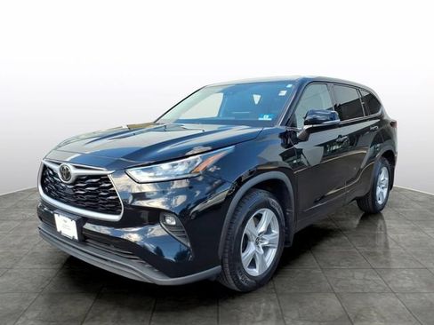 Used 2020 Toyota Highlander LE AWD/4WD image 3