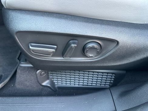 Used 2025 Toyota Sienna XLE image 14