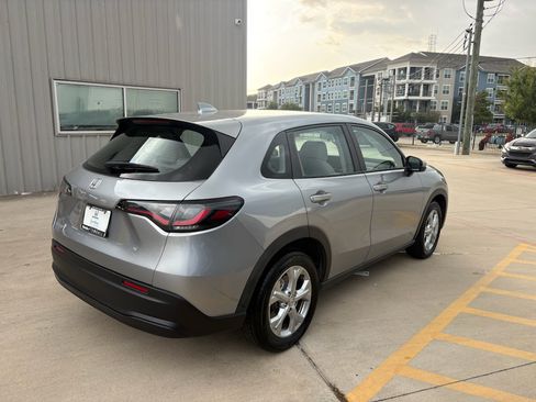 Certified 2025 Honda HR-V LX image 8