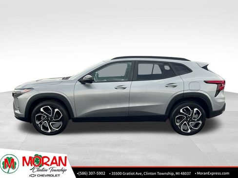 Certified 2024 Chevrolet Trax RS w/ Driver Confidence Package FWD image 3