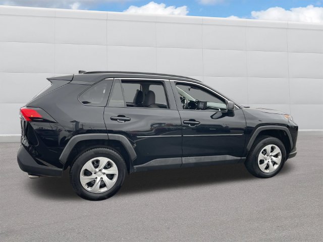 Used 2021 Toyota RAV4 LE AWD/4WD image 11