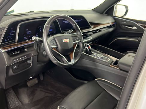 Used 2023 Cadillac Escalade ESV Premium Luxury AWD/4WD image 2