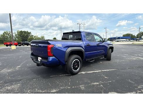 Used 2024 Toyota Tacoma TRD Off-Road w/ TRD Off Road Upgrade Package AWD/4WD image 7