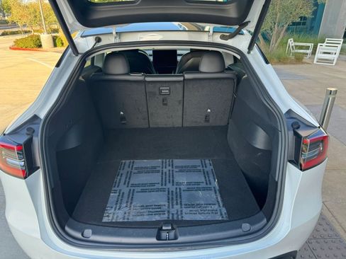 Used 2024 Tesla Model Y Long Range RWD image 38