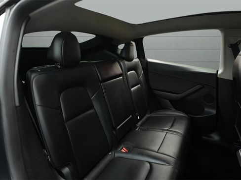 Used 2024 Tesla Model Y 2WD image 33