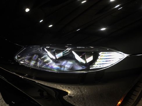 Used 2022 Aston Martin V8 Vantage Roadster image 31