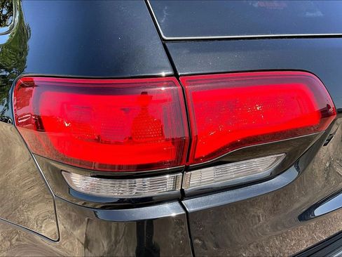 Used 2018 Jeep Grand Cherokee Altitude RWD image 20