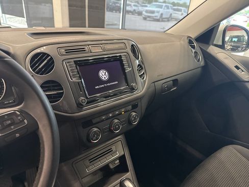 Used 2017 Volkswagen Tiguan Limited w/ Premium Package FWD image 17