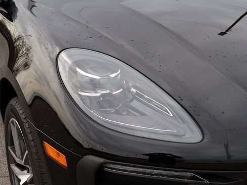 New 2026 Porsche Macan image 14