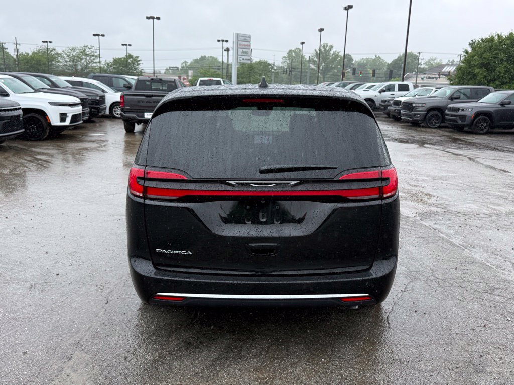 New 2027 Chrysler Pacifica Select w/ Family Tech Group FWD image 7