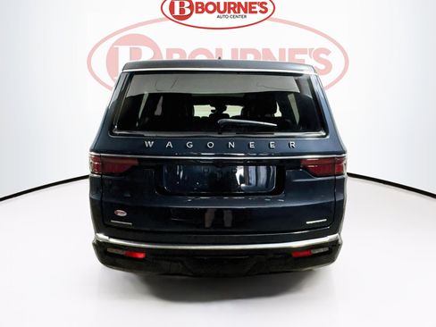 Used 2023 Jeep Wagoneer Series III w/ Premium Group I AWD/4WD image 11